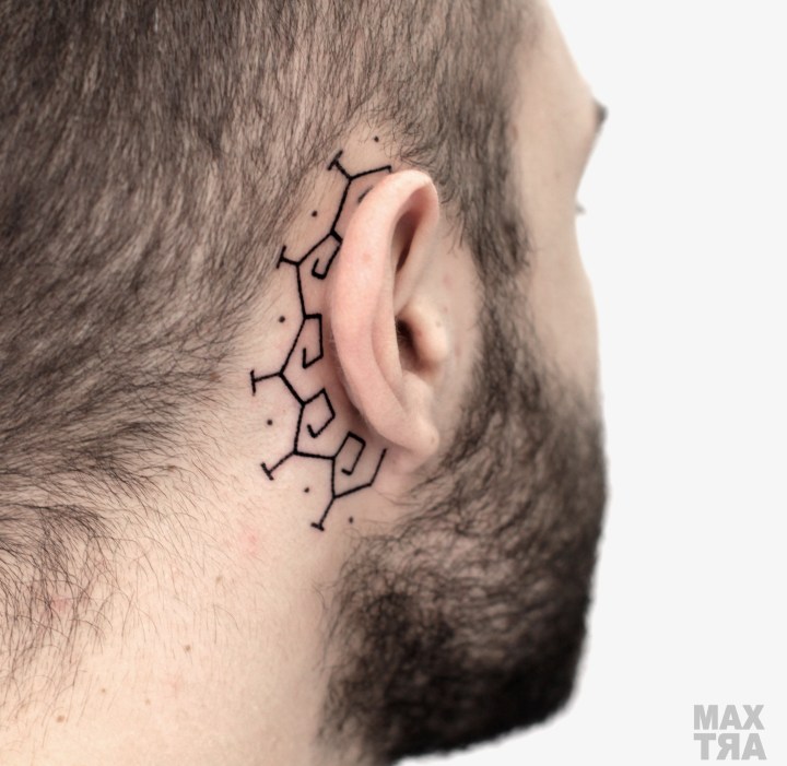 mauro tribal orecchio